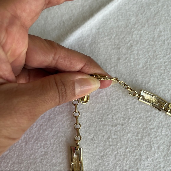 Vintage Coro brush finish, light gold tone necklace, Makers mark on clasp - Picture 5 of 10